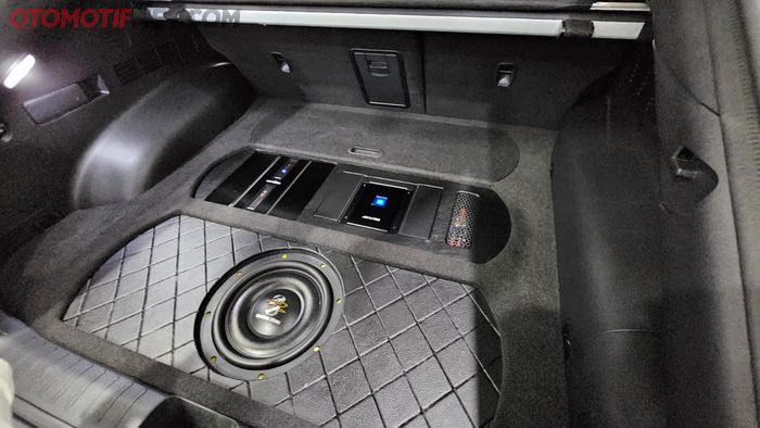 Instalasi peranti audio di bagasi Kia EV6 GT Line, tidak mengurangi fungsi dari bagasi itu sendiri