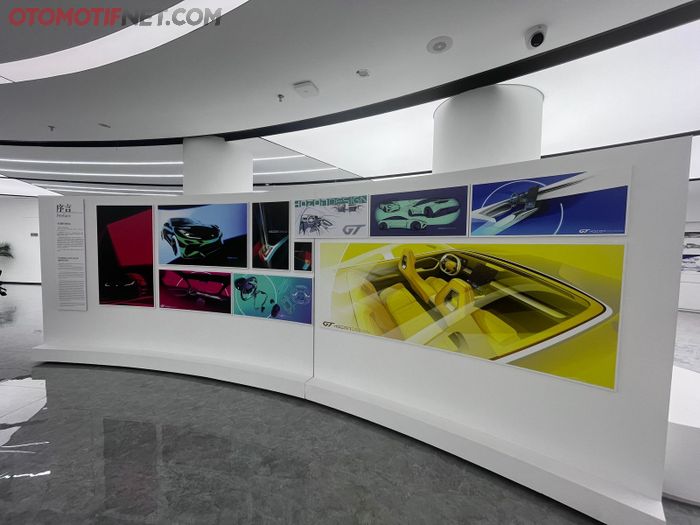 Sketsa desain dari beberapa mobil listrik Neta terpampang di kantor pusat Neta di Shanghai