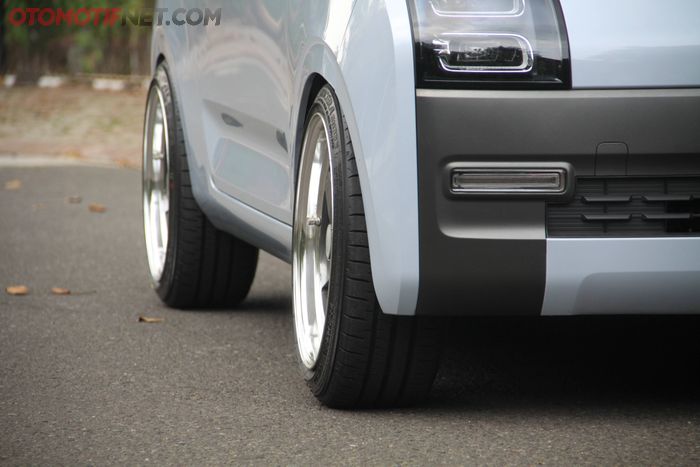 Camber negatif supaya bisa lebih amblas