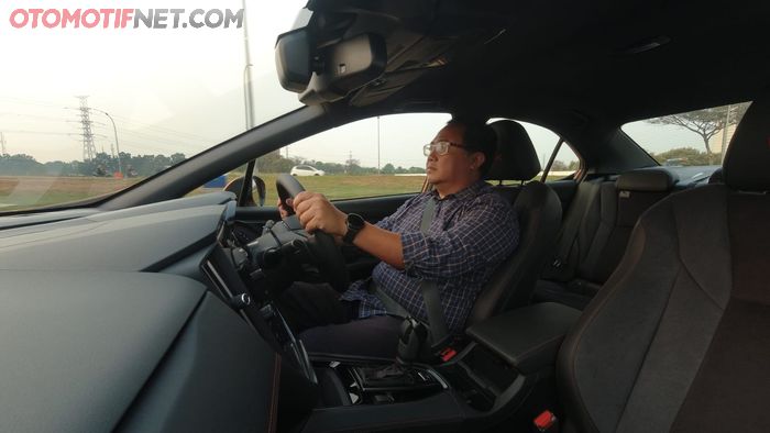 Test drive Subaru WRX Sedan tS Eyesight