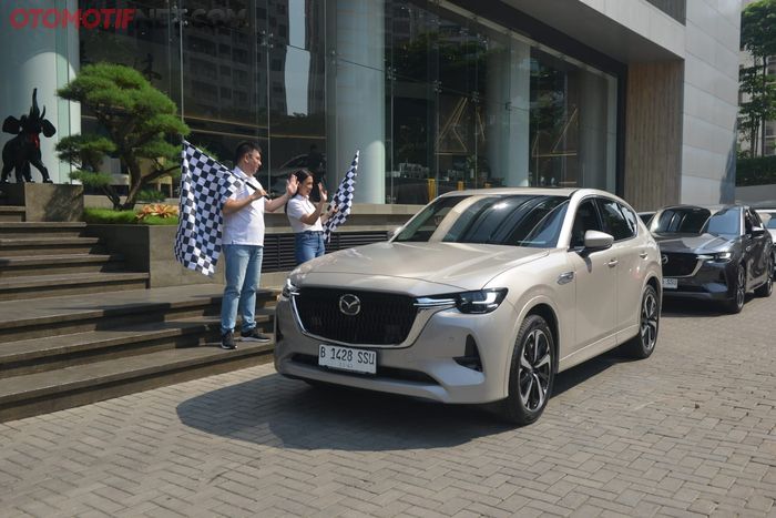 Media test drive Mazda CX-60 dilepas dari dealer Mazda Simprug menuju Semarang.