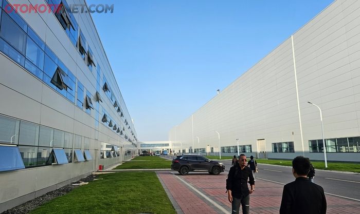 Otomotifnet.com berkesempatan melihat secara langsung proses produksi line up Tiggo series di pabrik Chery di Wuhu, China