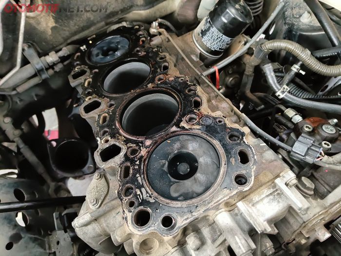 Overhaul mesin diesel