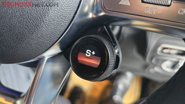 AMG Performance button untuk atur mode berkendara di setir