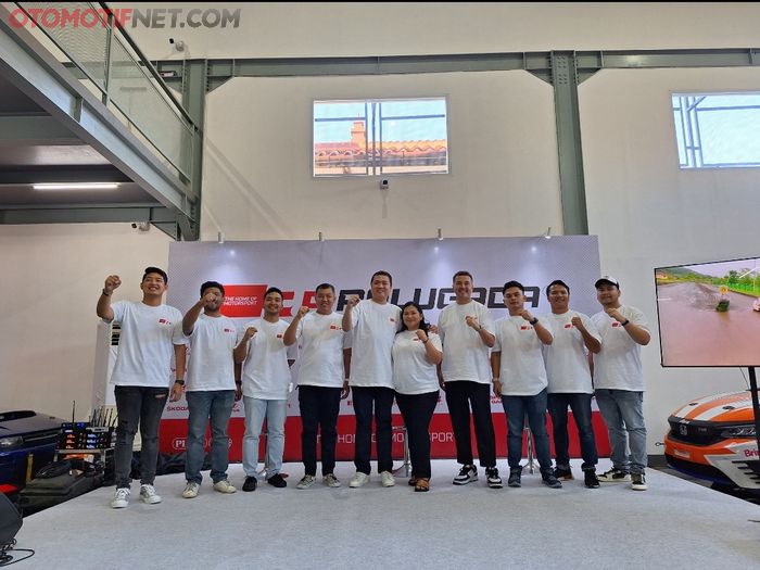 Jajaran pemilik dan pembalap tim LFN Sederhana Motorsport saat peresmian Palugada Motorsport