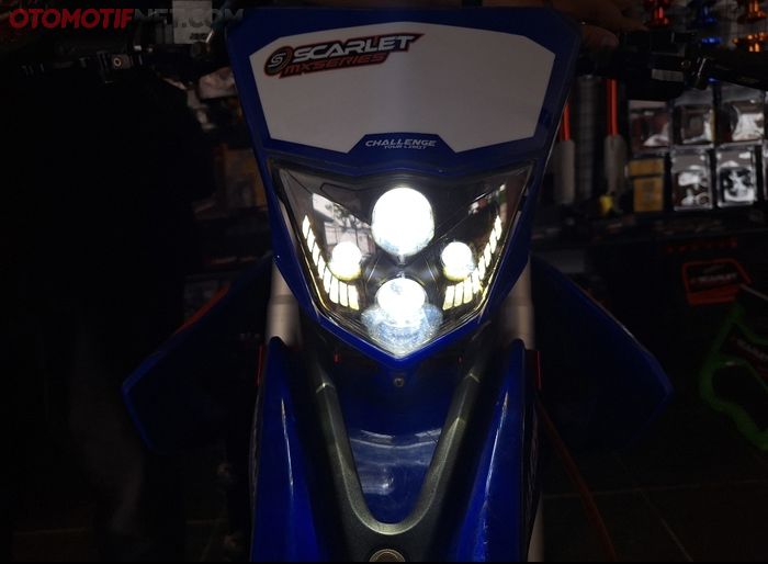 Lampu LTC Motopart saat terpasang di Yamaha WR 155