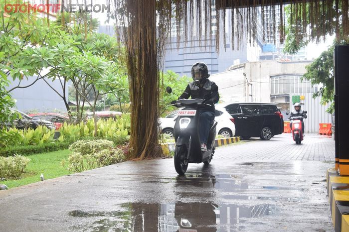 Test ride Honda EM1 e: dan EM1 e: Plus di Lippo Mall Puri, Jakarta, Sabtu (27/1/2024).