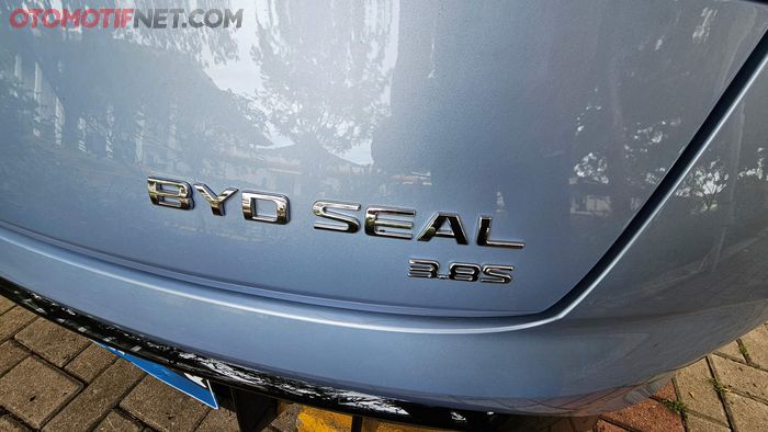 Emblem bertuliskan 3.8 s di buritan BYD Seal AWD Performance bukan hanya gimmick, tapi memang terbukti 