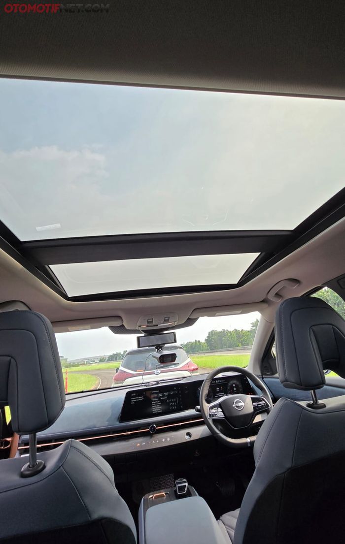 Interior Nissan Ariya tipe tertinggi sudah dilengkapi panoramic roof