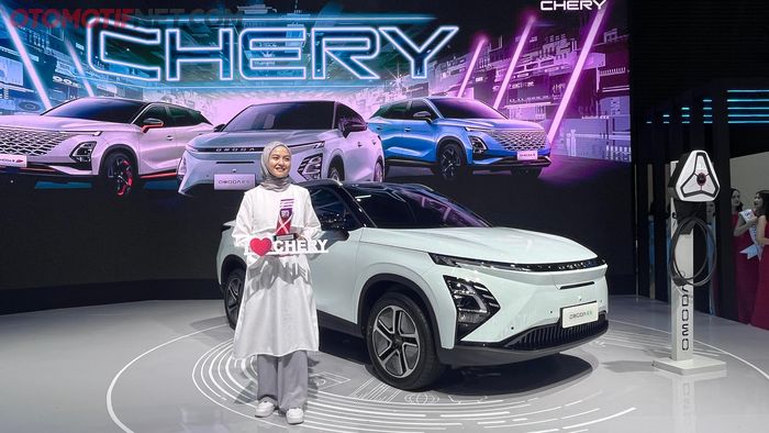 Pesinetron Revalina S Temat boyong mobil listrik Chery Omoda E5 di IIMS 2024