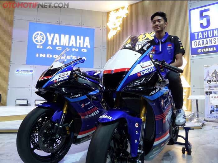 Yamaha YZF-R6 (kiri) dan Yamaha YZF-R3 (kanan) yang akan digunakan para pembalap Yamaha Racing Indonesia (YRI) di ARRC 2024