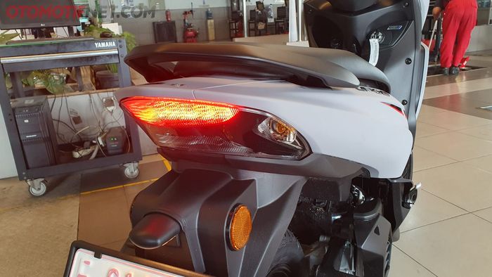 Lampu belakang Yamaha Lexi LX 155, untuk rem sudah LED, tapi sein tetap bohlam halogen