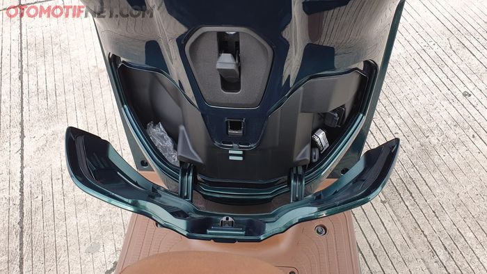 Laci model baru di jajaran skutik Honda, mirip Vespa, baru ada di Stylo 160