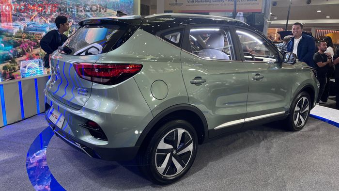 Secara dimensi, SUV hybrid 5 seater MG VS HEV ini mirip persis dengan MG ZS 