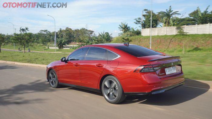 Test drive Honda Accord RS e:HEV