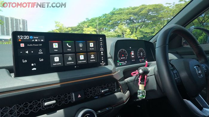 Dasbor dan head unit Honda Accord RS e:HEV