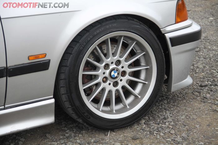 Pelek pakai BMW Style 32 ukuran 17x8+9 inci