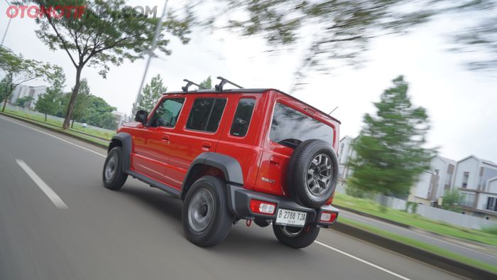 Tampang belakang Suzuki Jimny 5 pintu