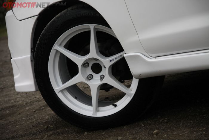 Pelek Buddy Club P1, pilihan yang jarang untuk Kijang Innova