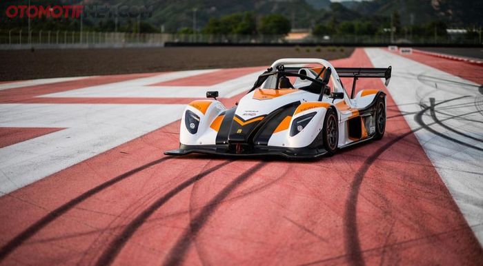Bisa sewa dan geber mobil balap Radical Motorsport di Sirkuit Pertamina Mandalika Lombok