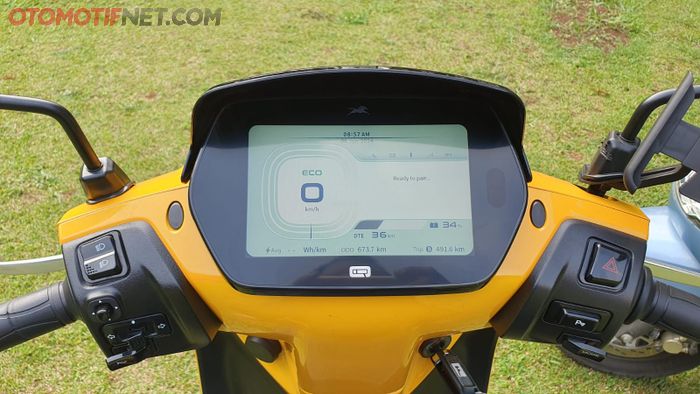 Spidometer full digital TFT 7 inci milik TVS iQube S