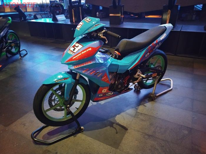Aspira Premio Sportivo RS-01 saat ini baru tersedia dalam ukuran untuk balap motor bebek