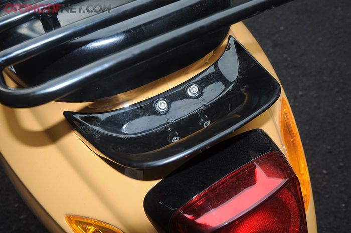 Ducktail SOCA bikin manis buritan Vespa Primavera