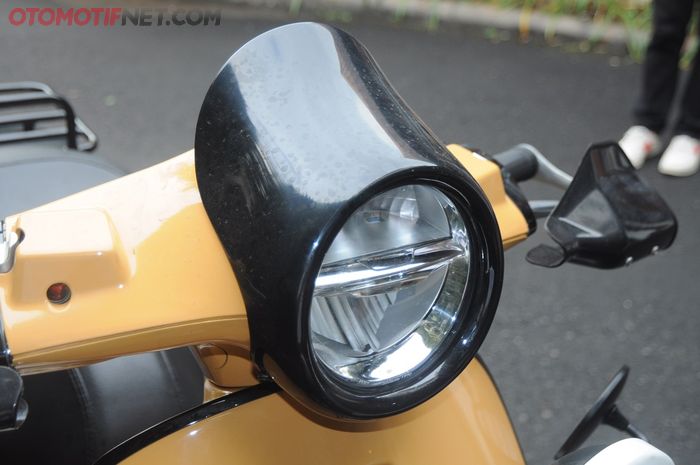 Sport screen SOCA bikin manis dan kontras area setang Vespa Primavera