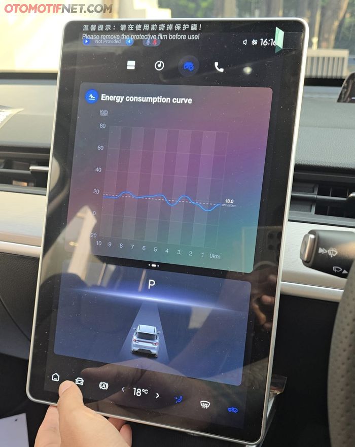 Kurva pemakaian listrik secara real time bisa dipantau lewat head unit