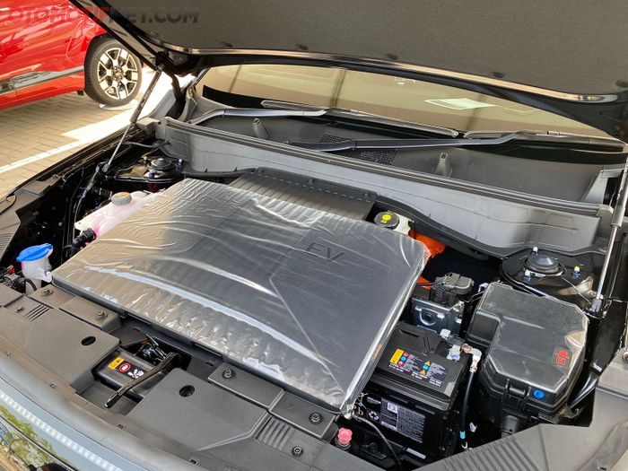 Front Trunk di balik kap depan Hyundai Kona Electric