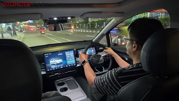 Visibiltas ke arah depan sangat baik di waktu siang maupun malam hari 