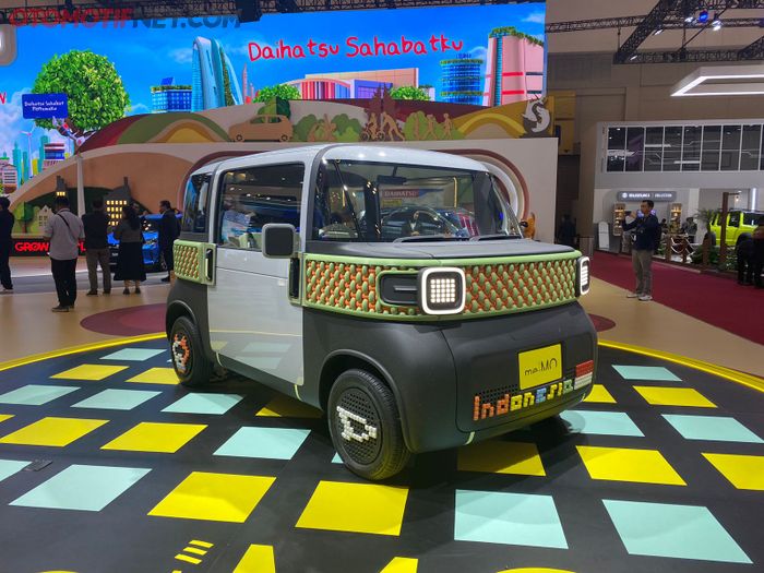 Daihatsu me:MO. Mobil listrik konsep 