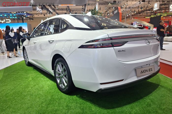 Tampilan belakang Aion ES