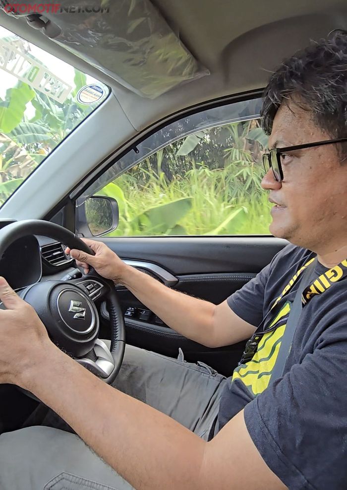 Otomotifnet.com saat jajal Grand Vitara Hybrid di trek off-road Pagedangan, BSD