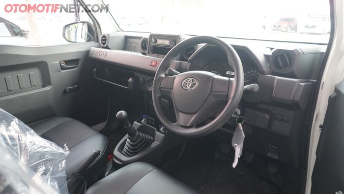Interior Toyota Hilux Rangga transmisi manual