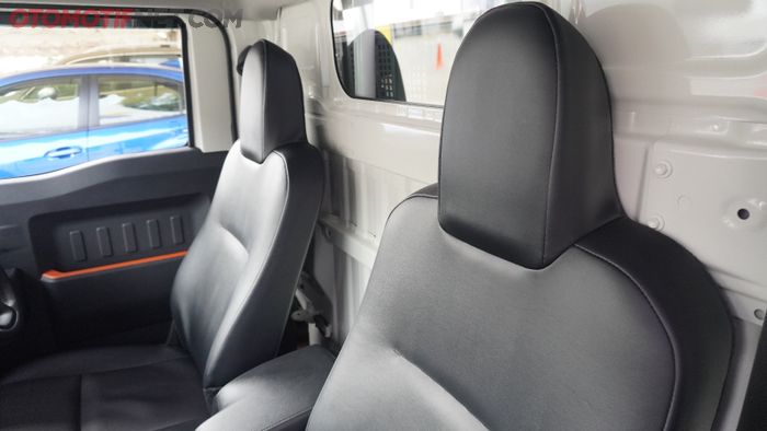 Jok tipe transmisi A/T Interior Toyota Hilux Rangga 