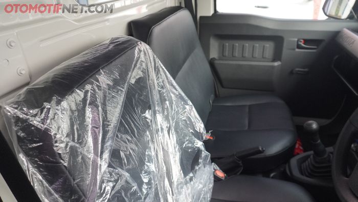 Jok tipe transmisi manual Toyota Hilux Rangga