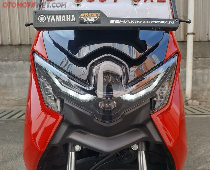  Headlamp LED Yamaha NMAX Neo dengan proyektor pancaran sinarnya fokus
