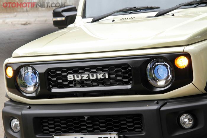 Grill Jimny JDM dipadu headlamp custom. Cakep!