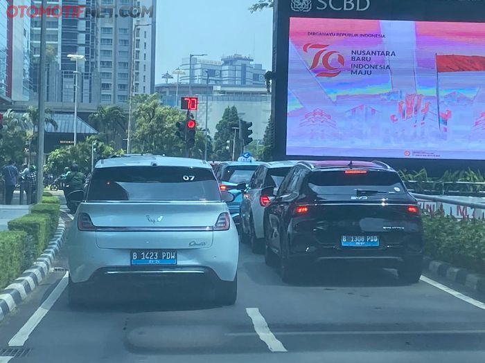 Naik Wuling Cloud EV saat macet kaki jadi rileks berkat fitur AVH