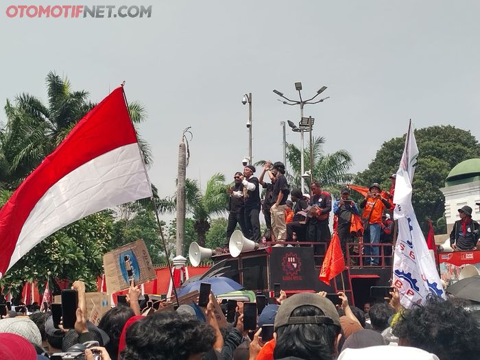 Beberapa stand up comedian, seperti Arie Kriting pun hadir dan menyampaikan orasi