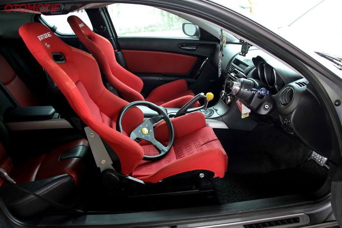 Interior makin sporty dengan bucket seat Bride