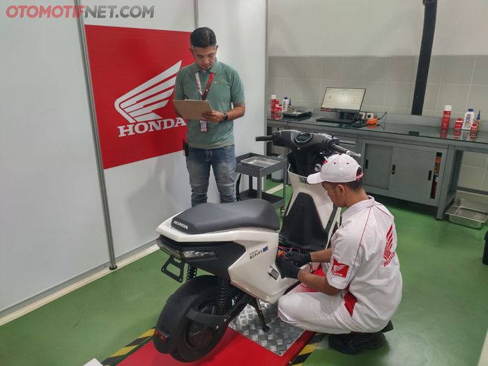 Tahun ini AHM Technical Skill Contest menyertakan motor EV Honda EM1 dalam materi uji kompetensi