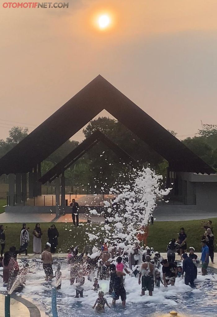 Acara puncaknya disore hari foam party
