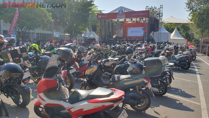 Ratusan anggota komunitas motor turut hadir di Daihatsu Kumpul Sahabat Solo