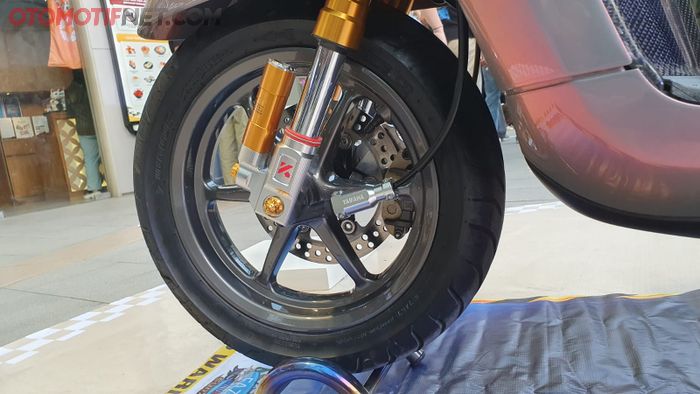 Pelek Fazzio ini juga dicat, pakai warna abu-abu tapi ban masih standar