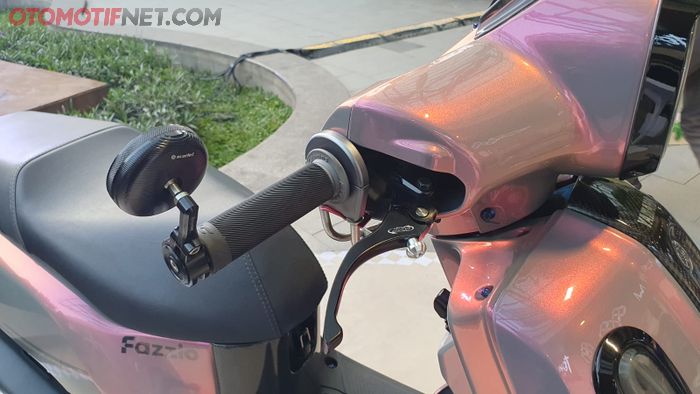 Spion bar end cocok dengan handgrip dan gas spontan KTC yang menggantikan aslinya Fazzio