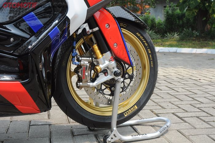 Rem depan Yamaha XMAX pakai Brembo GP4RX dan suspensi depan RSV Racing