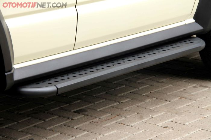 Footstep Suzuki Jimny JB74