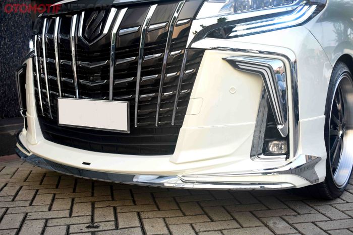 Bodykit Modellista bikin aura mewah Alphard ini makin terlihat